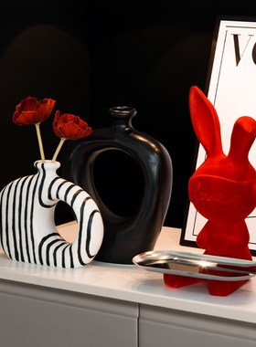 现代家居酒柜电视柜装饰品摆设书房桌面花L瓶插花轻奢高档兔子摆