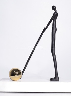 现代简约铸铁人物大理石底座摆件样版房间售楼处酒店大堂玄关饰品