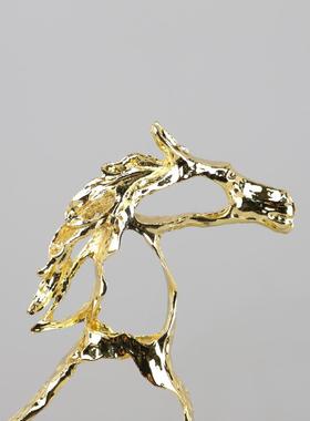 代简约抽象金属镂空骏马饰雕现塑摆1400件客厅玄关书房样板装间家