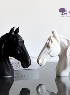 简约北欧黑白色马头动物摆件水晶底座样板间书房橱窗桌面软装饰品