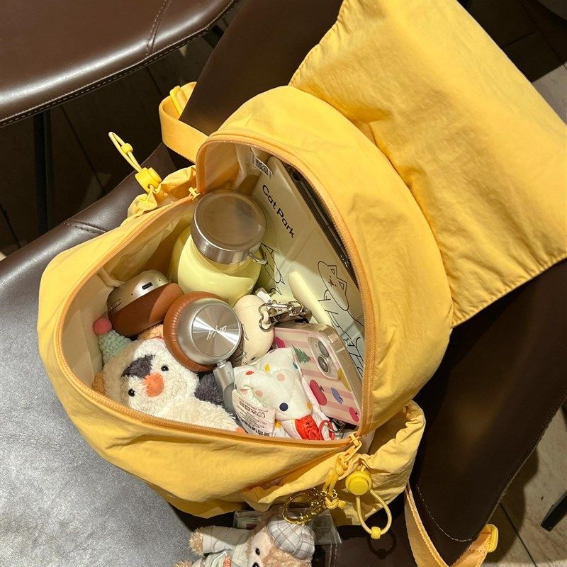童趣户外运动奶黄双肩包学生通勤简约书包休闲百搭轻便旅行包背包,淘宝优惠券,粉丝福利购,淘宝优惠卷