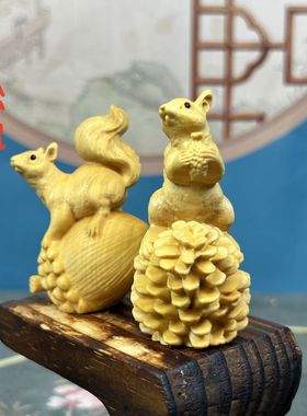 黄杨木雕松鼠招财手把件新中式