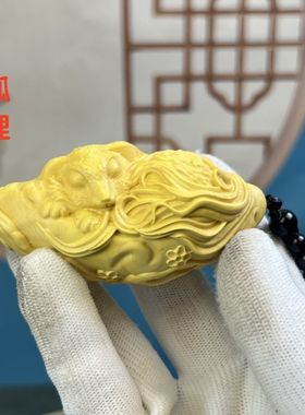 黄杨木雕梅花九尾狐仙吊坠挂件