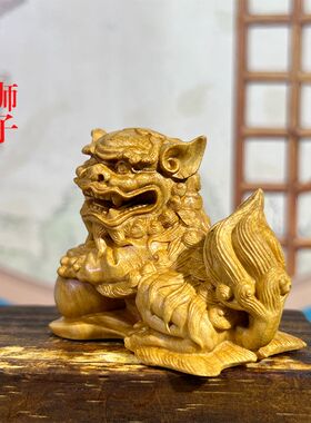 崖柏木雕刻狮子手把玩件