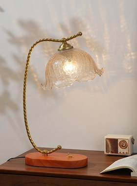 台灯卧室床头灯摆件轻奢高级感客厅书房家居装饰品复古法式氛围灯