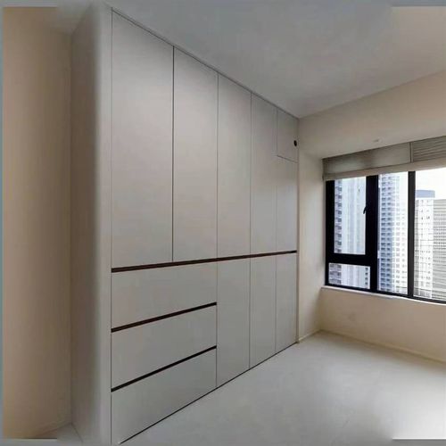 贵阳全屋定制工厂衣柜ENF级极简轻奢奶油风原木分段式免拉手衣橱 - 图1