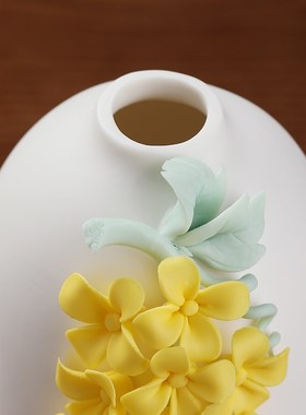陶瓷绣球花小口径花瓶摆件客厅桌面白色小众艺术插干花高颜值花器