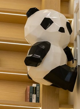 玻璃钢几何爬墙熊猫雕塑网红打卡商场门头创意壁挂民宿装饰大摆件