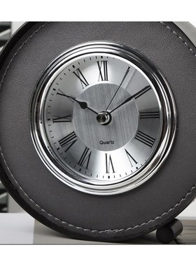 现代家居轻奢风皮质金属时钟闹钟装饰品卧室儿童房样板间书桌摆件