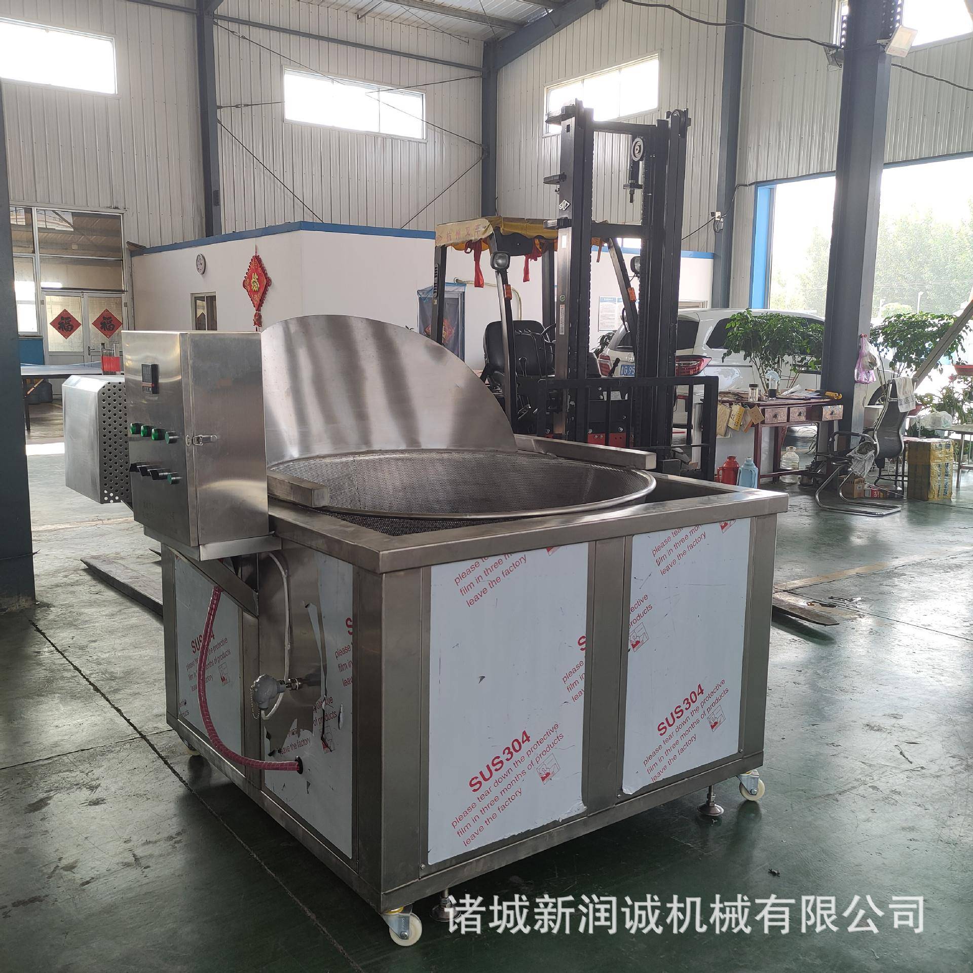 膨化食品油炸设备自动出料小银鱼油炸机器全自动花生麻花油炸机 - 图1