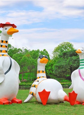 商场店铺卡通幸运鹅拍照摆件景区幼儿园草坪网红仿真鸭子装饰美陈