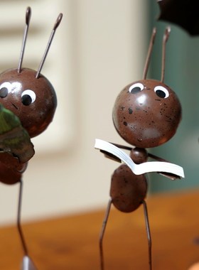 可爱创意北欧小蚂蚁做旧铁艺办公室摆设客厅家居电视柜装饰品摆件