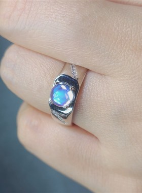 蓝月光男戒 精致男士戒指 饱满 强荧光 钻款中一克拉大小