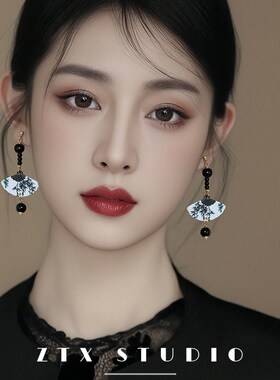 扇面耳夹无耳洞女新款小众气质高级感耳饰新中式黑色蚊香盘耳环