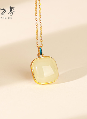 天然和田玉方糖吊坠女款