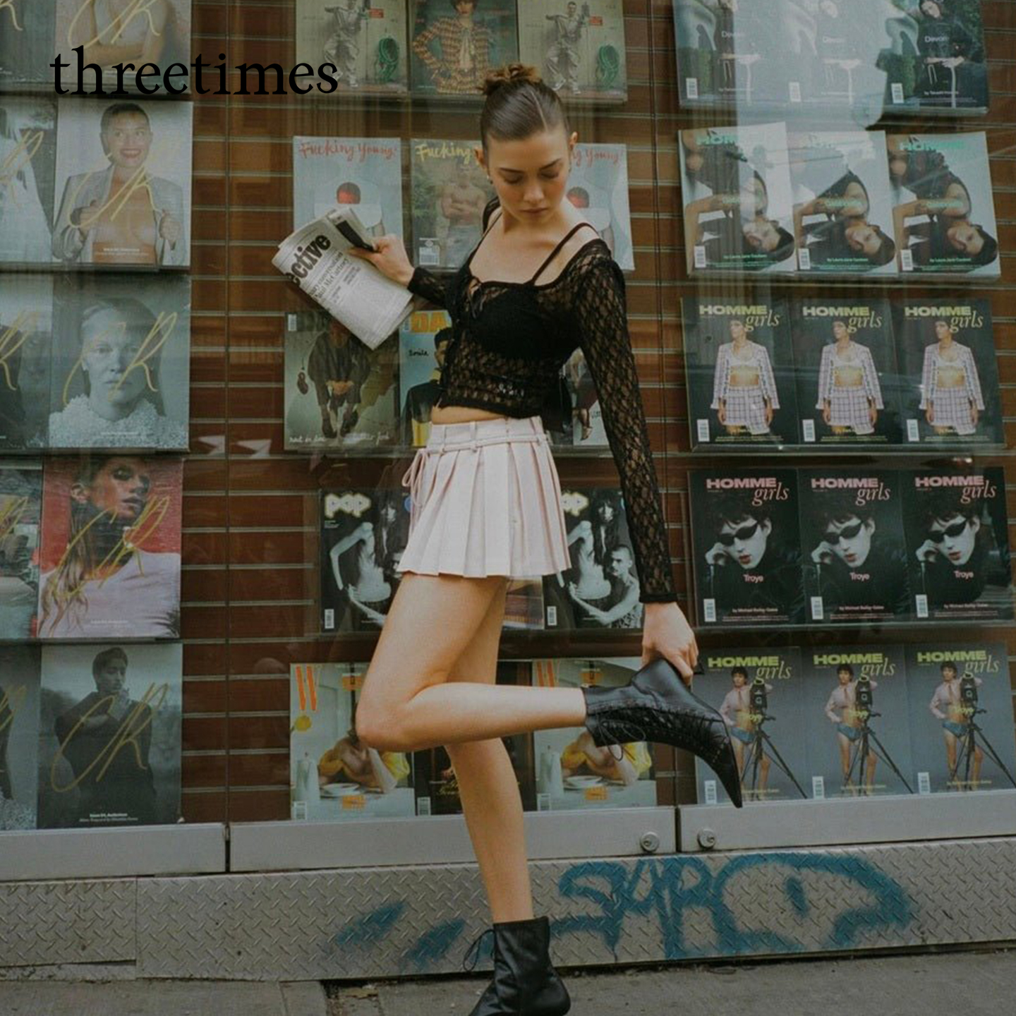 threetimes2025法式绝美打底蕾丝叠穿内搭独特别致长袖修身上衣女 - 图2