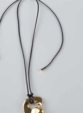 日系极简时尚轻奢小众复古抽象镂空铜镀吊坠皮绳可调整项链毛衣链