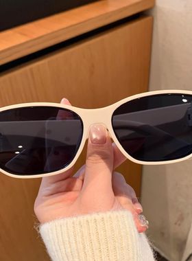 2025新款猫眼墨镜女款高级感复古太阳镜骑行防紫外线欧美潮酷穿搭