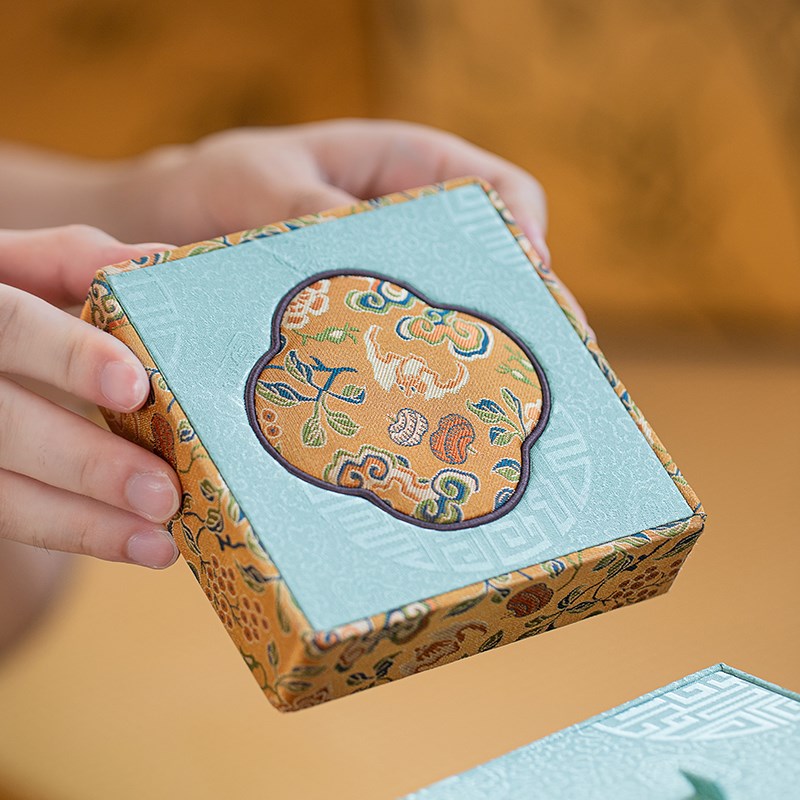 High-end Chinese bat pattern multi-treasure brocade box, porcelain purple clay teapot gift box, antique handmade storage box