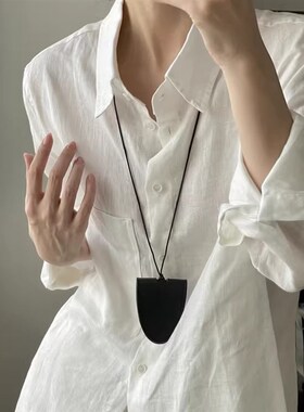 挂脖磁吸皮质长款项链女款挂脖多功能户外旅行便携帽子眼镜收纳包