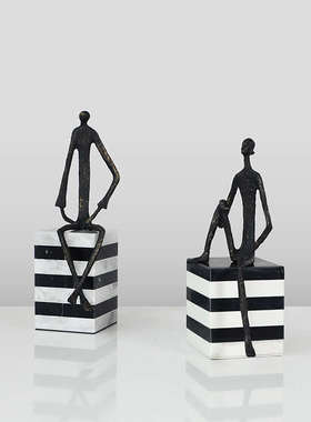 密度家居现代抽象人物坐姿摆件创意铸铁软装饰品酒店售楼处书柜