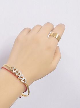 简约时尚几何镂空菱形镶嵌闪耀小钻优雅气质淑女风开口款手镯女生