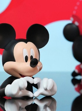 米Q米N半胸比心可爱高级感摆件手办潮玩客厅玄关软装情侣送礼物