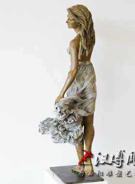 玻璃钢仿铜人物雕塑商业步行街铸铜现代少女雕塑铜雕人物可定制做
