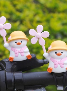 可爱小鸭子风车车载摆件电动车自行车装饰头盔竹蜻蜓摩托车后视镜