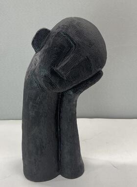现代极简约欧式白色人物托腮人像雕塑摆件样板房家居软装饰品摆设