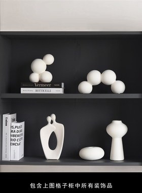 现代极简个性抽象情侣r人物书柜酒柜格子柜高级感艺术装饰品摆件