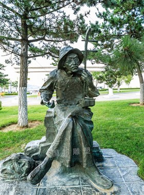 玻璃钢仿铜市井卖货郎人物 古城C古街传统民俗特色古代做生意雕像