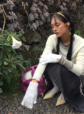 OTPe*花朵纽扣薄毛绒保暖手套女