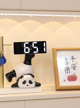 大熊猫桌面台式钟表夜光静v音数字时钟电子闹钟客厅卧室牀头柜摆