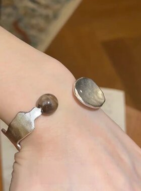 S925纯银独特设计不规则锤纹手镯