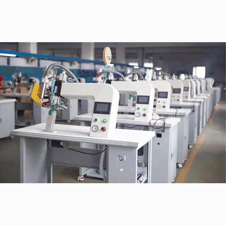 新款热风缝口密封机防护服贴条机雨衣过胶机帐篷防护服压胶机 - 图1