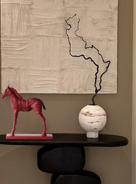 现代轻奢艺术风树脂马摆件客厅样板房售楼处玄关软装创意桌面饰品