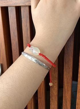 新款手工编织本命年红绳岫玉原石雕刻富贵鱼手绳小鱼脚链情侣礼物