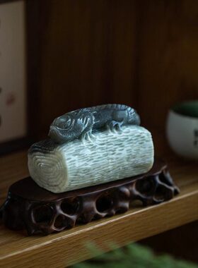 大善堂孤品【和田玉 聚福蜥蜴】桌面摆件客厅家居高档饰鉴定证书