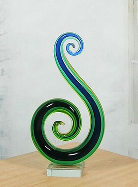 创意摆件现代简约琉璃工艺品产地淄博酒柜餐桌装饰品扭曲造型雕塑