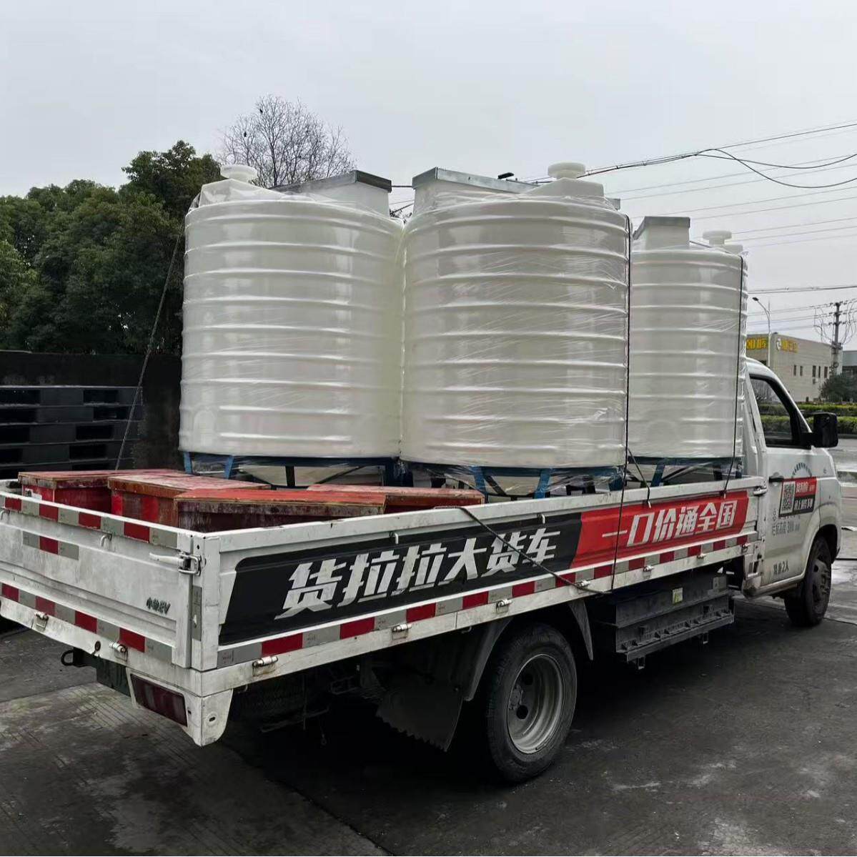 LLDPE药剂桶带磁翻板滚塑箱污水处理PAM储罐3吨5立方锥底塑料水箱 - 图1