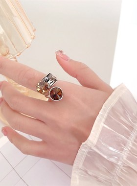 韩版手饰轻奢小众设计食指戒时尚咖啡金色立方水晶可调节开口戒指