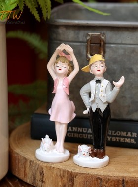 青春活力甜美情侣活泼俏皮款树脂温馨情人礼物桌面家居装饰摆件