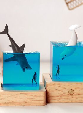 鲸鱼元素礼物原木创意摆件生日礼物小夜灯5cm海底鲨鱼树脂木质家