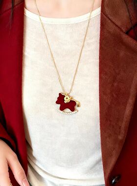 2026马年本命年饰品马上好运!酒红色丝绒小马项链本命年高级感毛