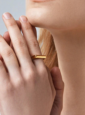 eManco光滑朋克嘻哈真空电镀不掉色戒指女素戒饰品仿真18K金戒子