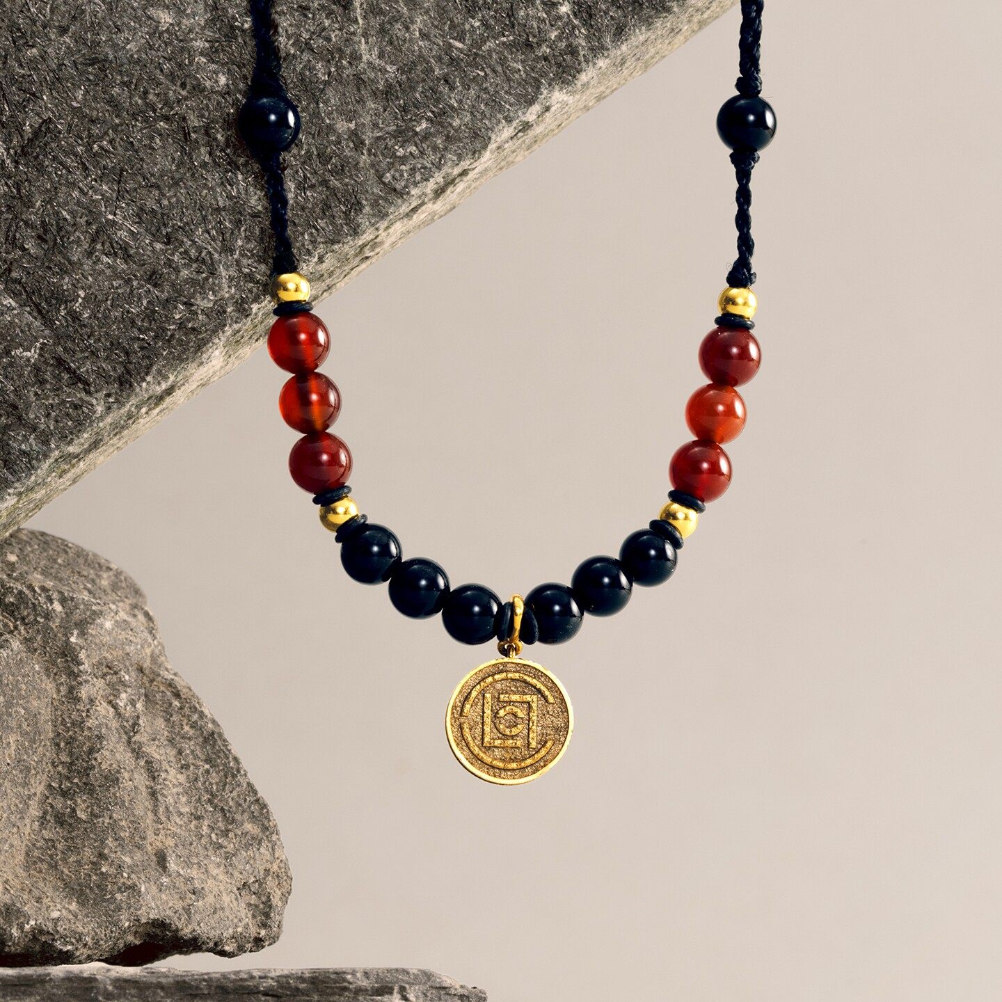 【新年礼物】周大福CLOT联名系列赤玄凝玉黄金铸币玉髓项链CV137,淘宝优惠券,粉丝福利购,淘宝优惠卷