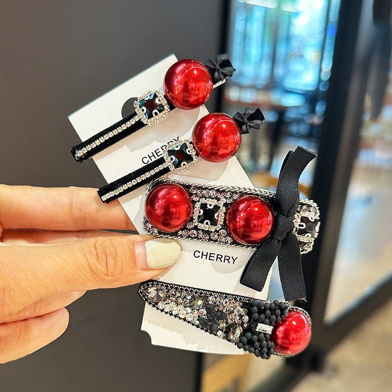 韩国新年氛围感红色水钻边夹侧边夹刘海夹碎发夹头饰后脑勺一字夹,淘宝优惠券,粉丝福利购,淘宝优惠卷