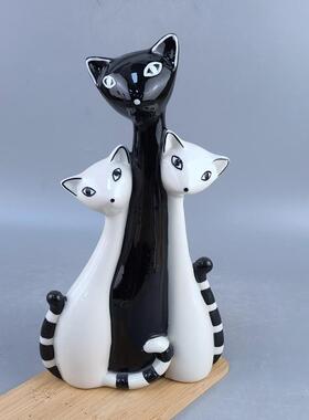三口之家白瓷可爱猫创意客厅电视柜陶瓷工艺装饰品组合猫一家亲