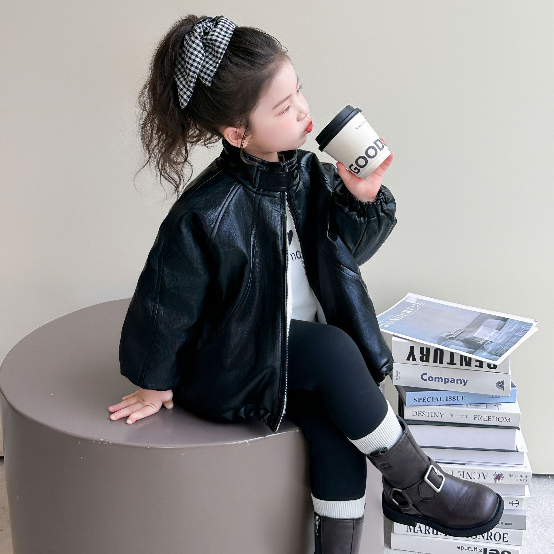 女童外套秋冬款2025新款洋气冬装夹克加绒加厚小女孩儿童韩版皮衣 - 图1